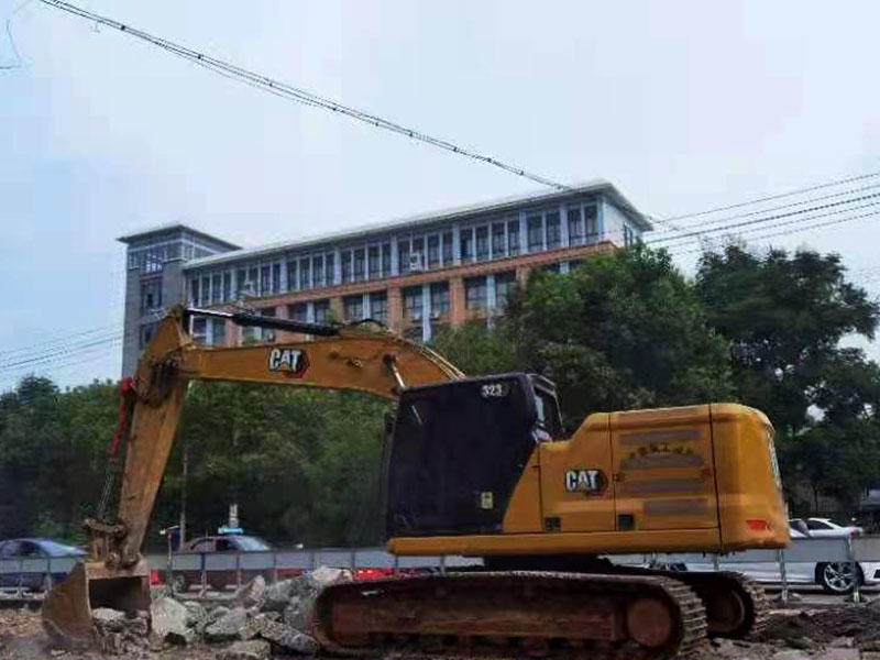 е豸