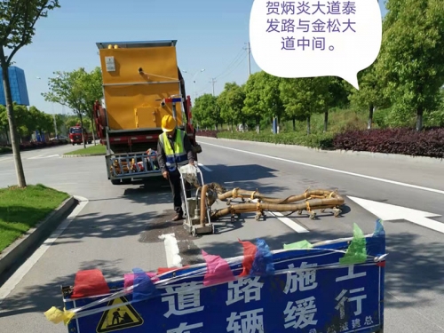 е豸