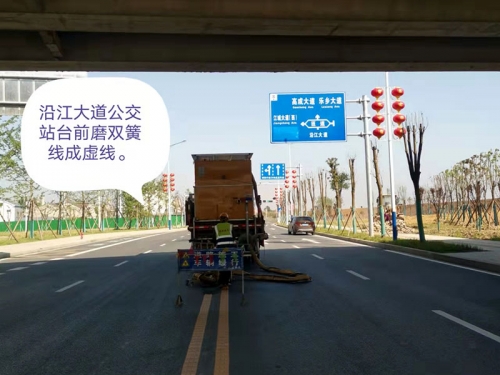 е豸
