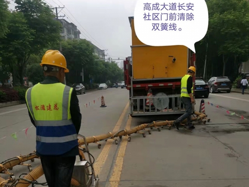 е豸