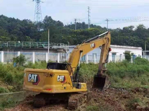 е豸