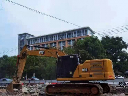 е豸